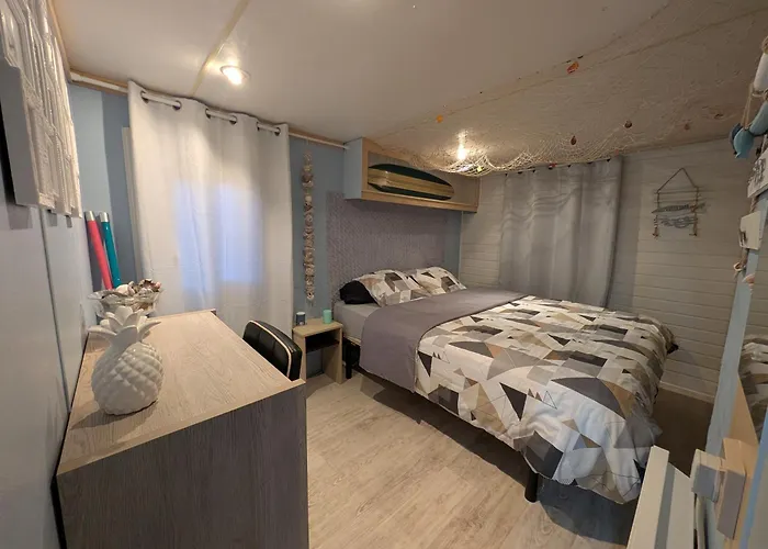 Camping Mobil-home Entre Terre Et *