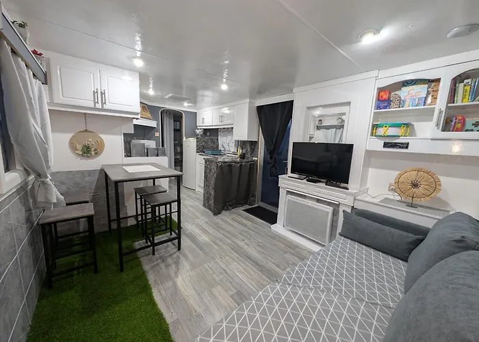 Mobil-home Entre Terre Et Camping